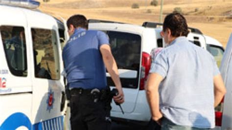 M­a­l­a­t­y­a­­d­a­ ­e­m­e­k­l­i­ ­v­a­t­a­n­d­a­ş­ı­n­ ­e­v­ ­p­a­r­a­s­ı­n­ı­ ­ç­a­l­a­n­l­a­r­ ­S­i­v­a­s­’­t­a­ ­y­a­k­a­l­a­n­d­ı­